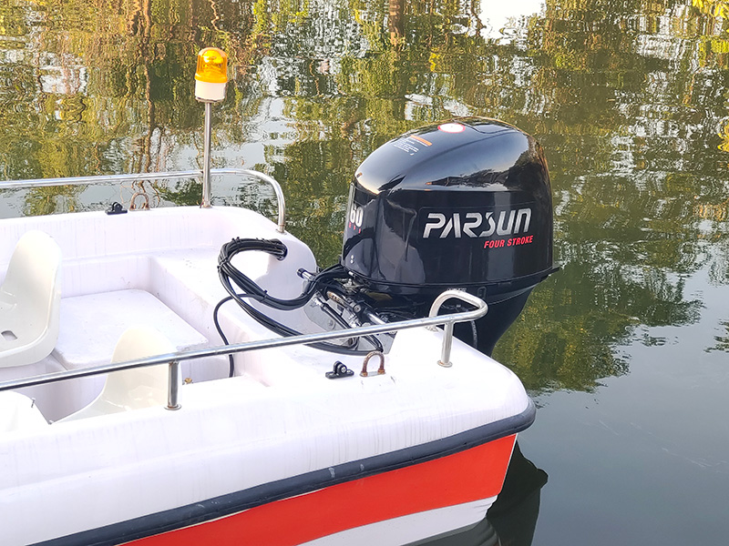 How does the F60 outboard motor perform on a 5-meter fiberglass boat